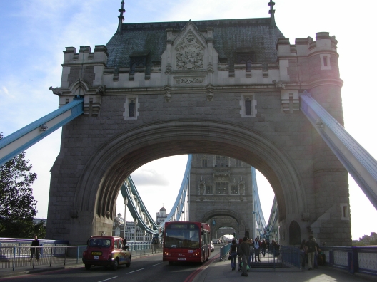 London Tower und Tower Bridge 2006-10-12 15-36-31