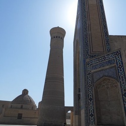 Kalan Minarett und Moschee