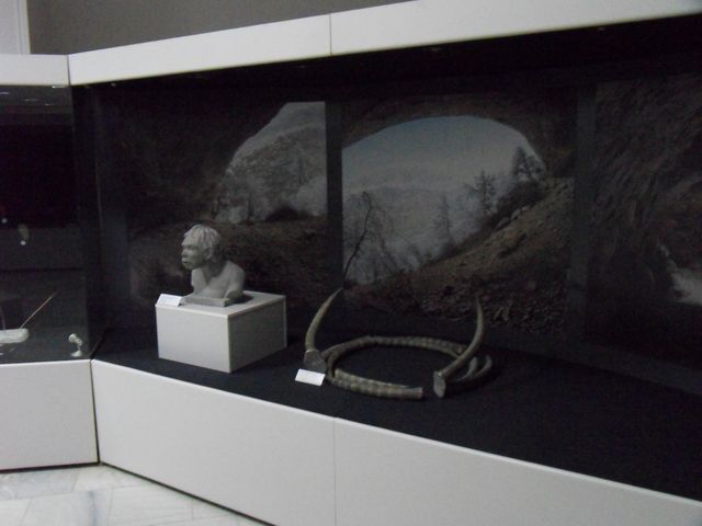 Archeologisches_Museum_05.JPG