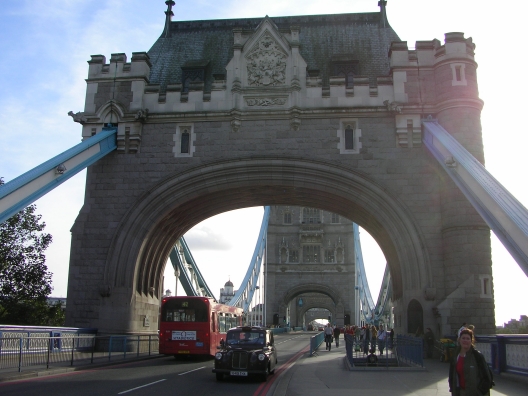 London Tower und Tower Bridge 2006-10-12 15-36-49