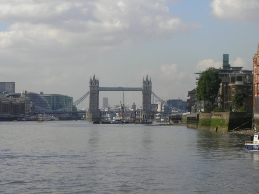 London Tower und Tower Bridge 2006-10-13 14-16-50