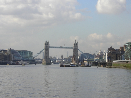 London Tower und Tower Bridge 2006-10-13 14-17-09