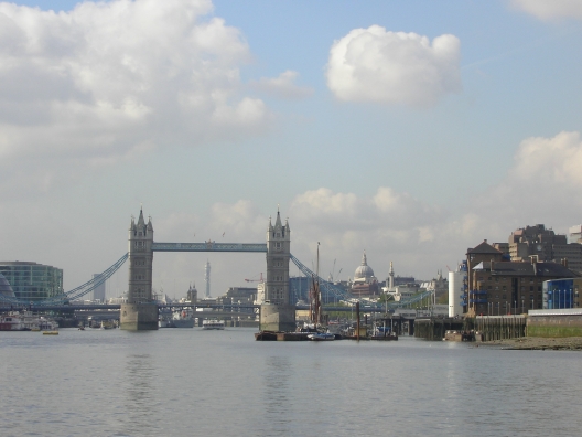 London Tower und Tower Bridge 2006-10-13 14-17-24